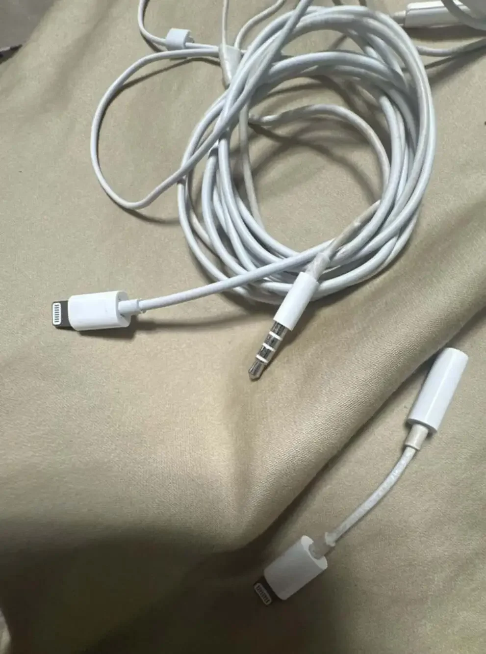 Apple EarPods Headphones with 3.5mm Plug and Lightning to 3.5mm Headphone Jack A